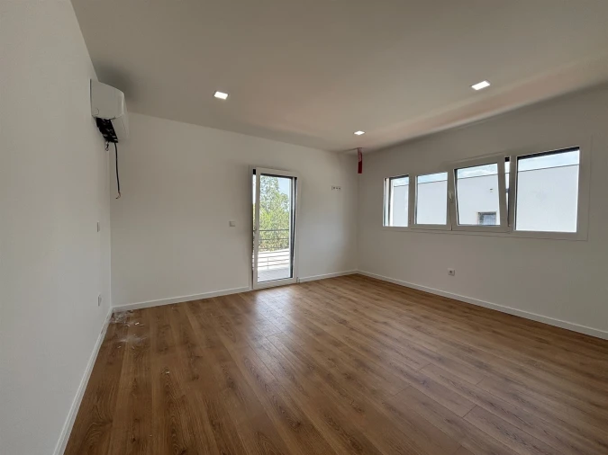 Moradia T4 para Venda em Caxarias Foto 17