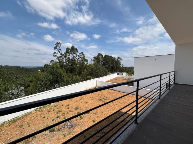 Moradia T4 para Venda em Caxarias Foto 19