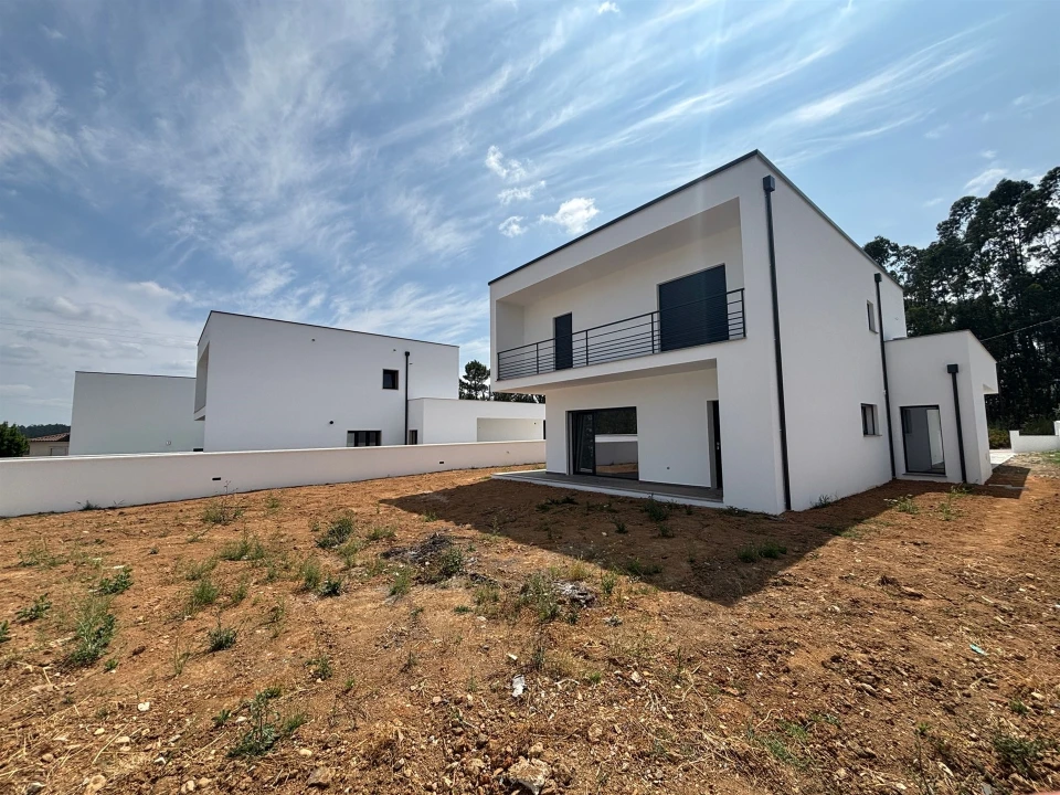 Moradia T4 para Venda em Caxarias Foto 28