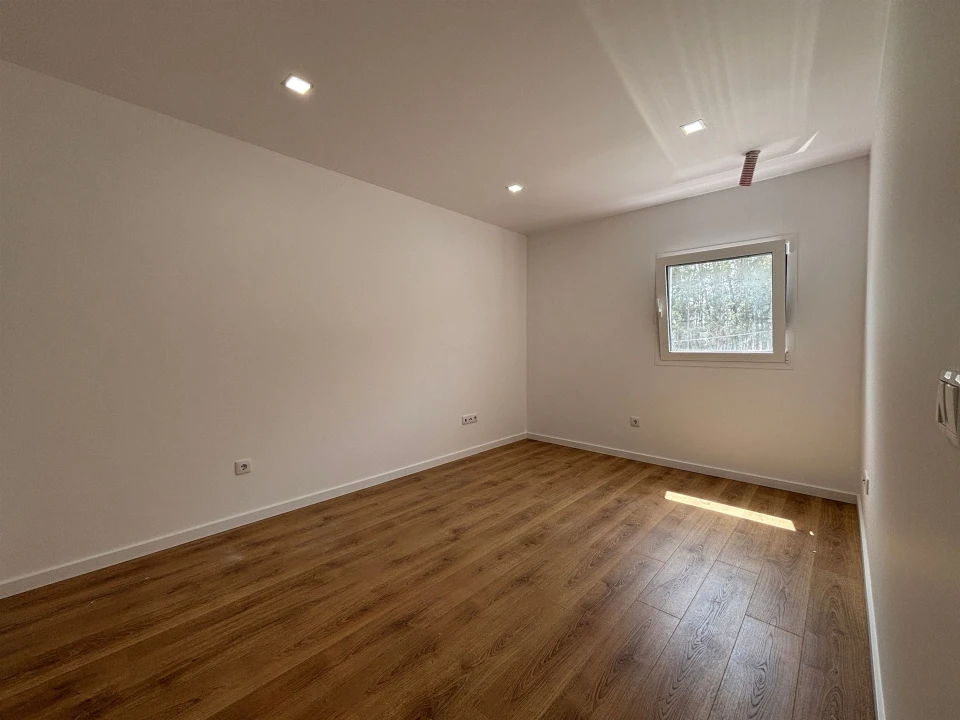 Moradia T4 para Venda em Caxarias Foto 21