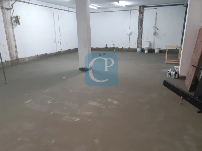 Armazém para Venda em Vila Nova de Famalicão e Calendário Foto 1