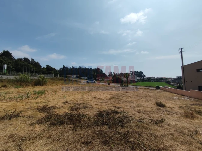 Terreno para Venda em Macieira da Maia Foto 1