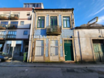 Moradia T6 para Venda em Santa Marinha e São Pedro da Afurada