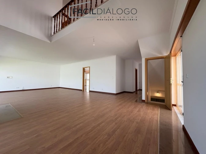 Moradia T4 para Venda em Sesimbra (Castelo) Foto 3