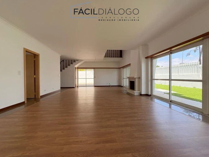 Moradia T4 para Venda em Sesimbra (Castelo) Foto 6