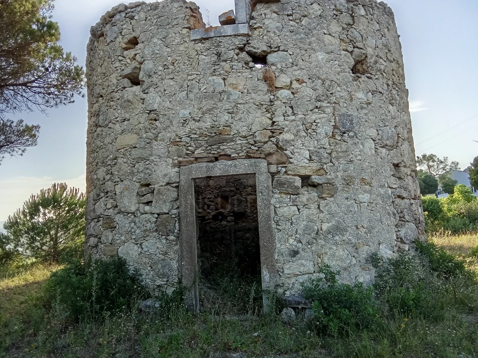 Prédio para Venda em Carregado e Cadafais Foto 9