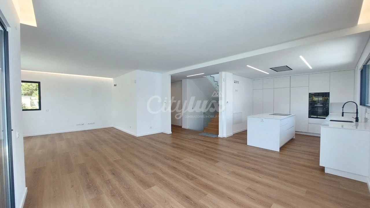 Moradia T4 para Venda em Alcabideche Foto 5