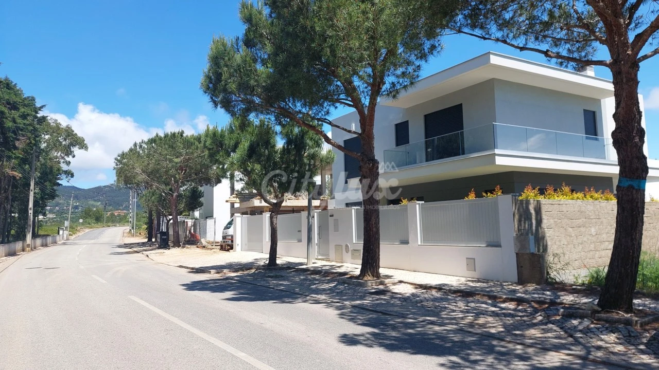 Moradia T4 para Venda em Alcabideche Foto 48