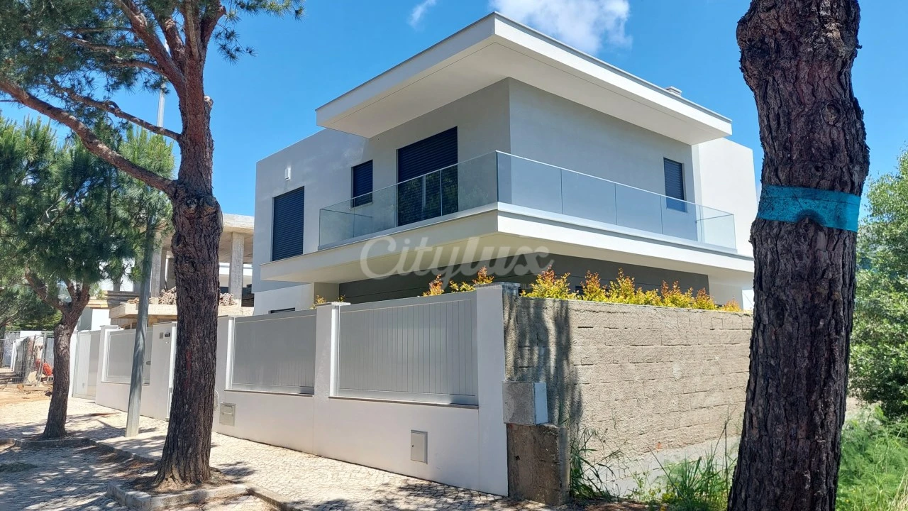 Moradia T4 para Venda em Alcabideche Foto 49