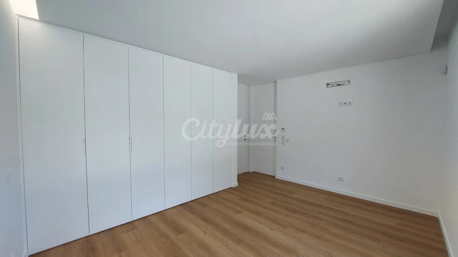 Moradia T4 para Venda em Alcabideche Foto 19