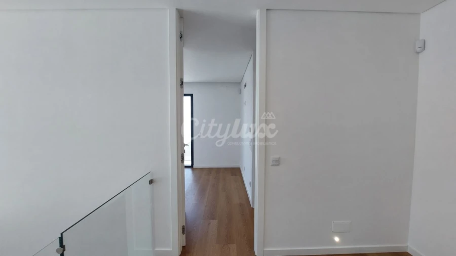 Moradia T4 para Venda em Alcabideche Foto 29