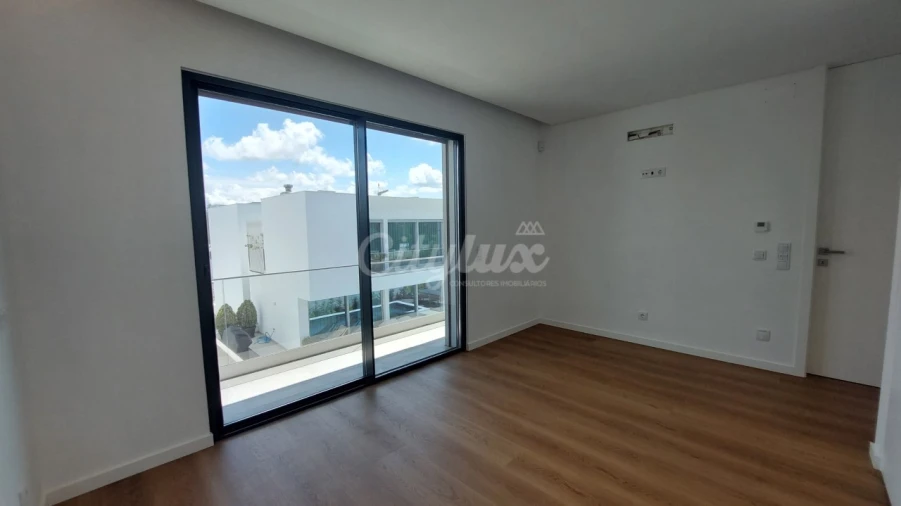 Moradia T4 para Venda em Alcabideche Foto 30