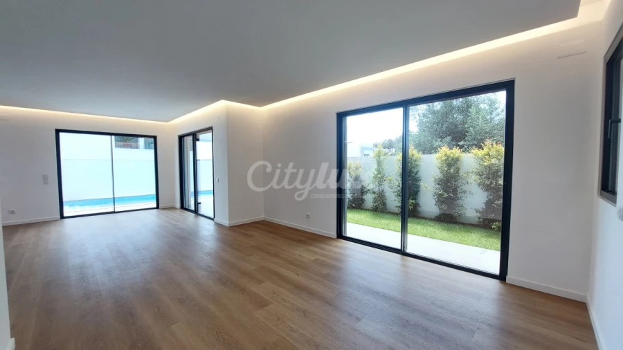 Moradia T4 para Venda em Alcabideche Foto 3