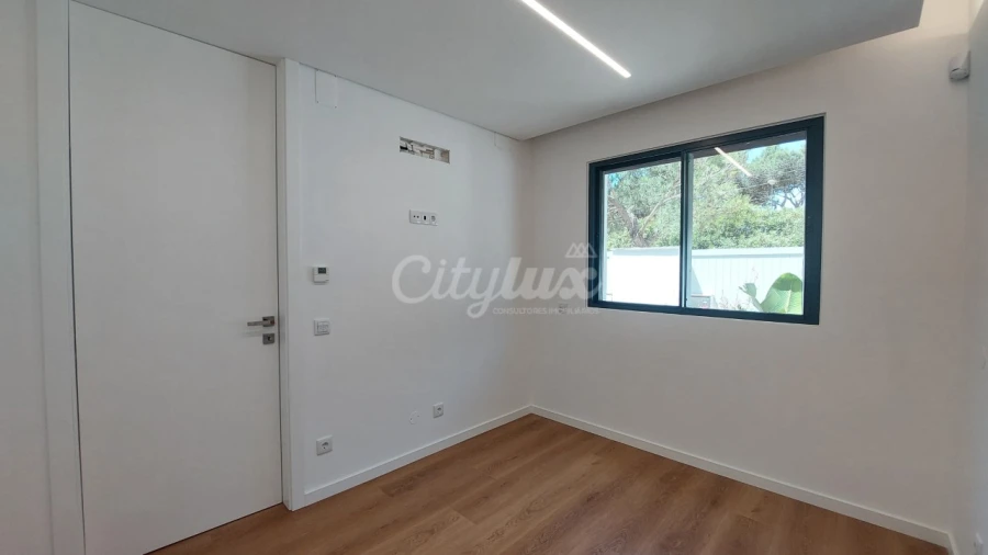 Moradia T4 para Venda em Alcabideche Foto 12
