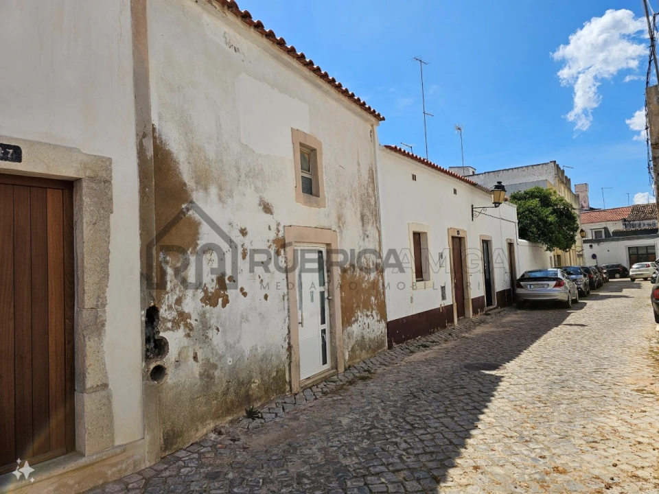Moradia T1 para Venda em Loule (São Sebastião) Foto 1