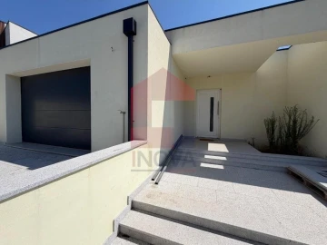Moradia T3 para Venda em Espinho