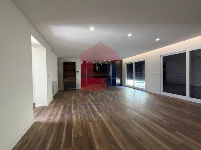 Moradia T3 para Venda em Espinho Foto 3