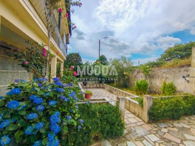 Moradia T4 para Venda em Aguas Frias Foto 4