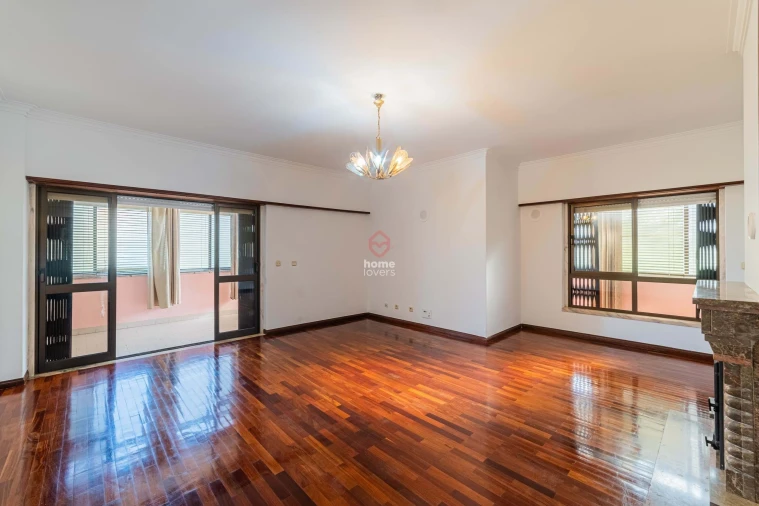 Apartamento T3 para Venda em Carnide Foto 1