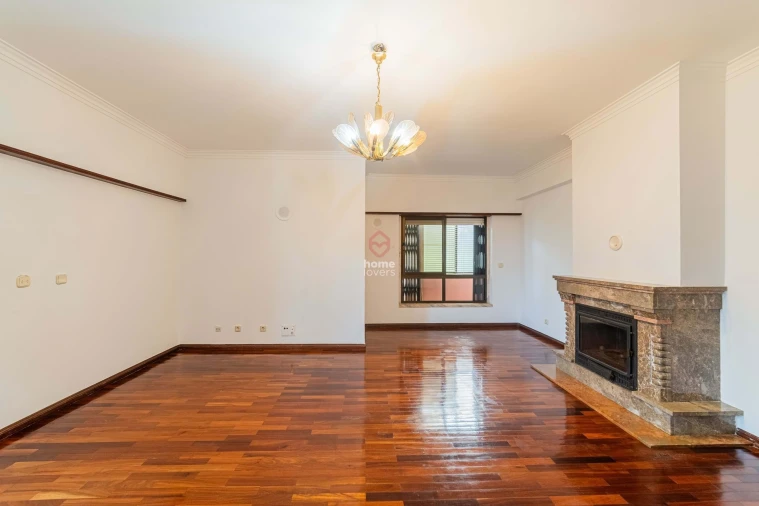 Apartamento T3 para Venda em Carnide Foto 3