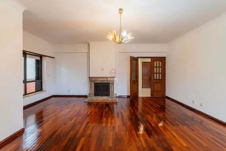 Apartamento T3 para Venda em Carnide Foto 2