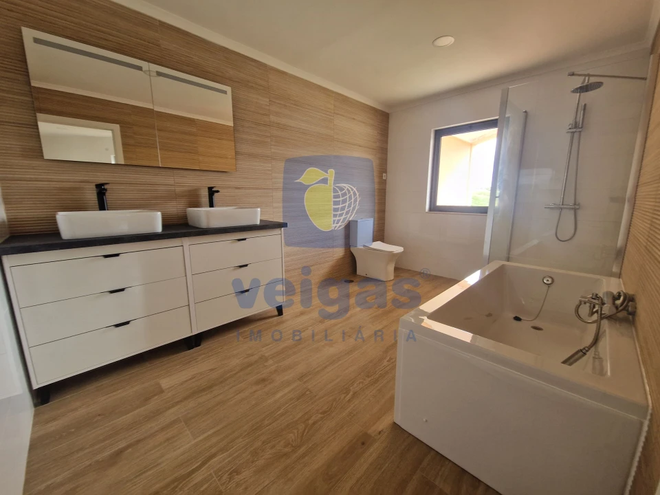 Apartamento T4 para Venda em Bombarral e Vale Covo Foto 28