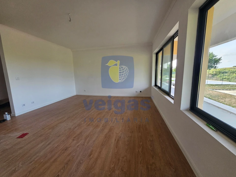 Apartamento T4 para Venda em Bombarral e Vale Covo Foto 6