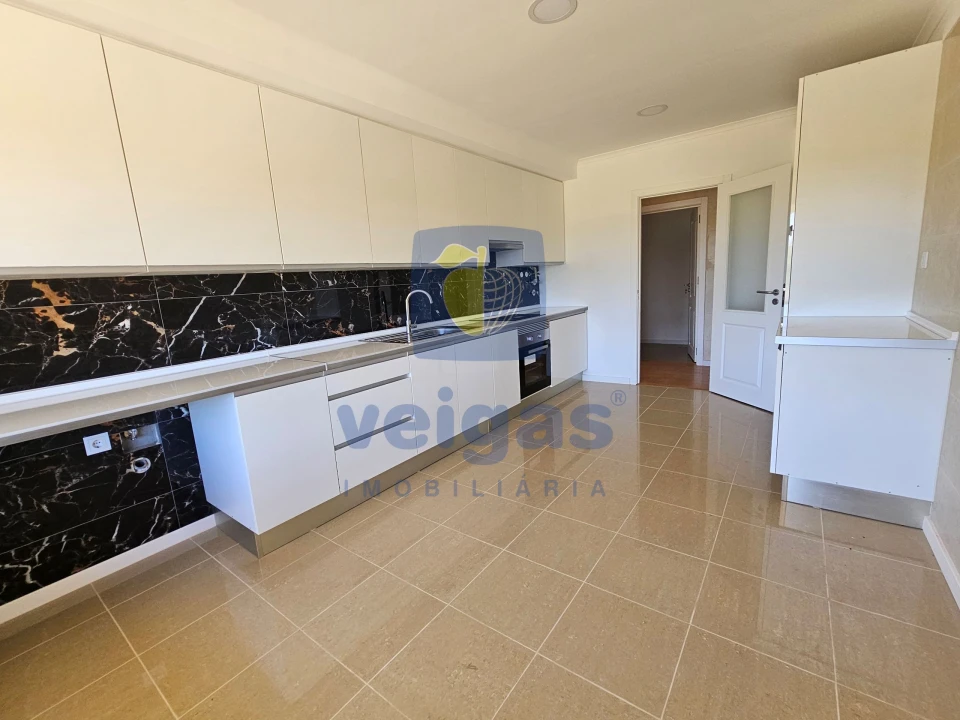 Apartamento T4 para Venda em Bombarral e Vale Covo Foto 36