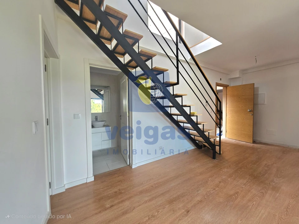 Apartamento T4 para Venda em Bombarral e Vale Covo Foto 12