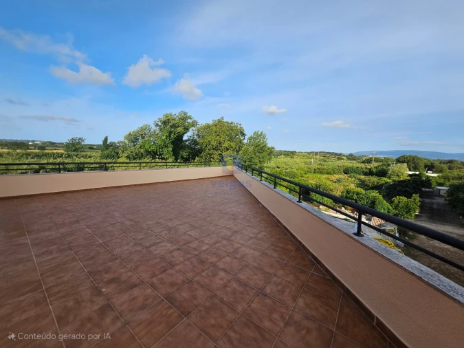 Apartamento T4 para Venda em Bombarral e Vale Covo Foto 1