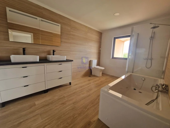 Apartamento T4 para Venda em Bombarral e Vale Covo Foto 35