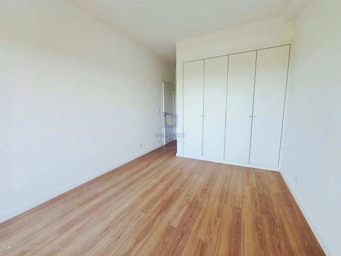 Apartamento T4 para Venda em Bombarral e Vale Covo Foto 29