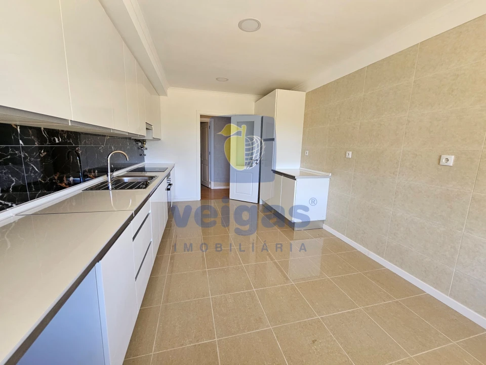 Apartamento T4 para Venda em Bombarral e Vale Covo Foto 2