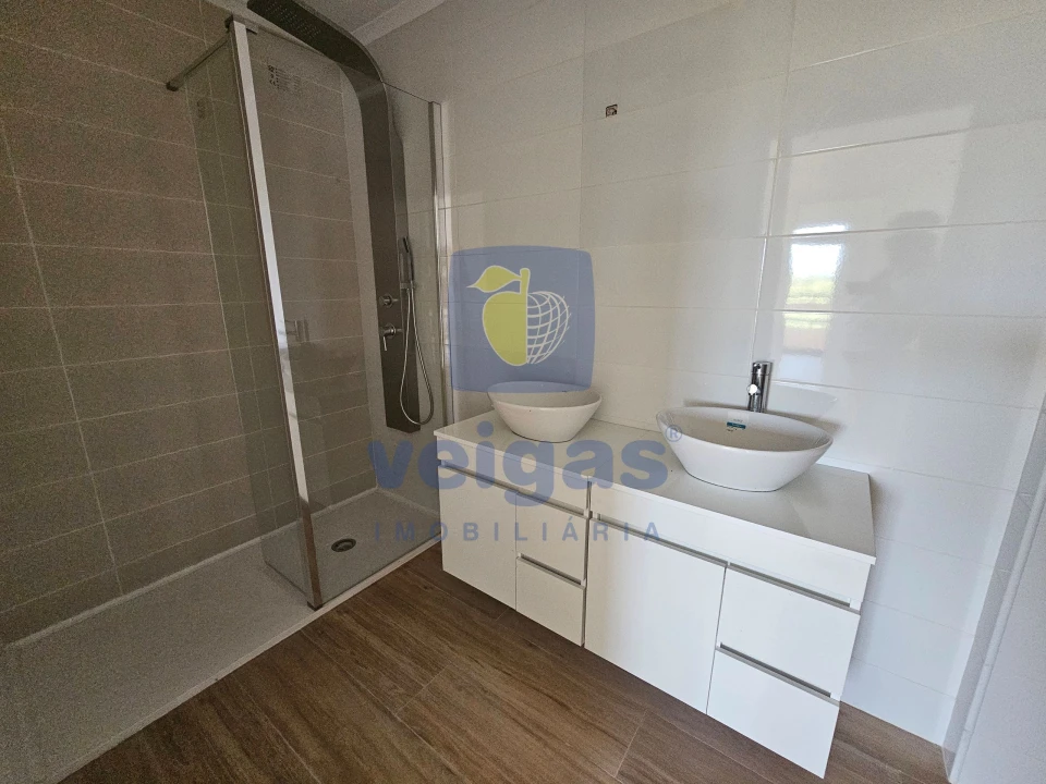 Apartamento T4 para Venda em Bombarral e Vale Covo Foto 18