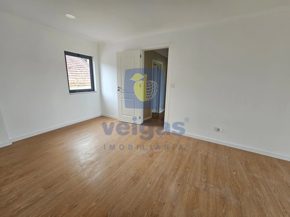 Apartamento T4 para Venda em Bombarral e Vale Covo Foto 11