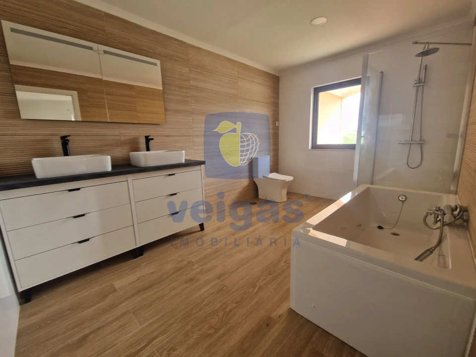 Apartamento T4 para Venda em Bombarral e Vale Covo Foto 29