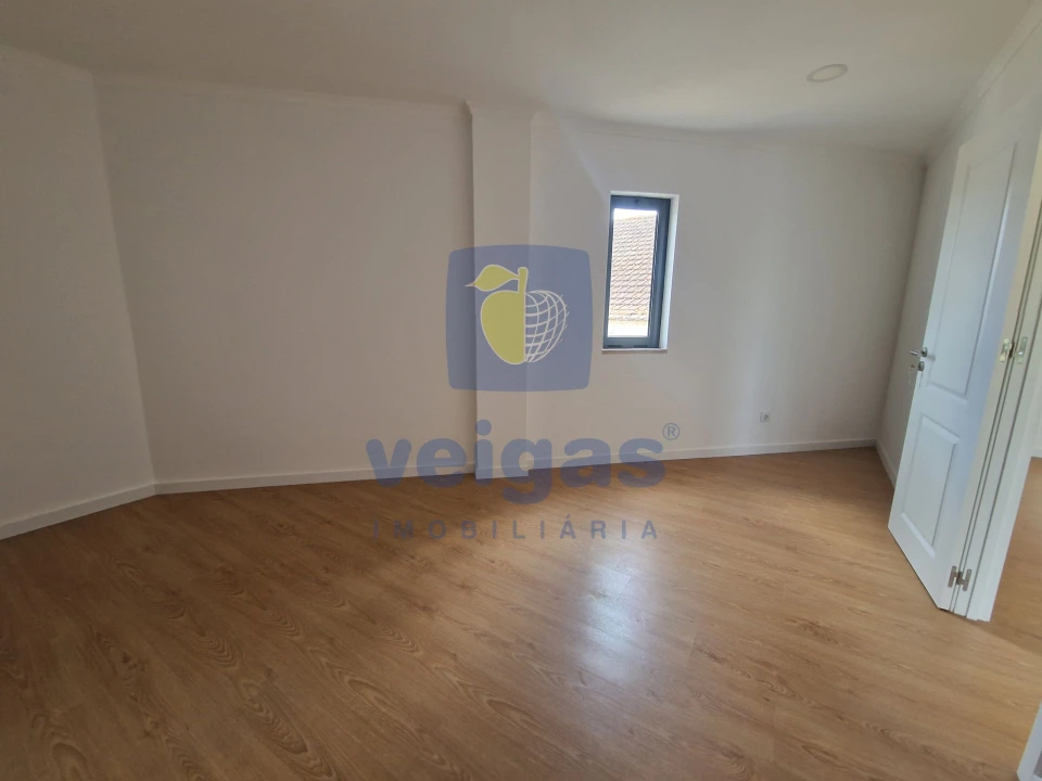 Apartamento T4 para Venda em Bombarral e Vale Covo Foto 27