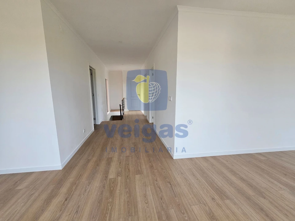 Apartamento T4 para Venda em Bombarral e Vale Covo Foto 16