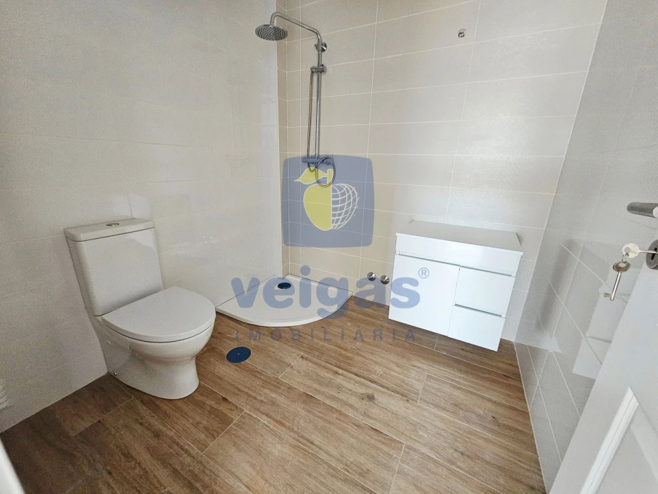 Apartamento T4 para Venda em Bombarral e Vale Covo Foto 22