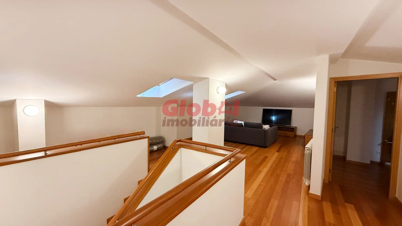 Apartamento T6 para Venda em Viseu Foto 8