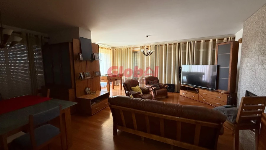 Apartamento T6 para Venda em Viseu Foto 3