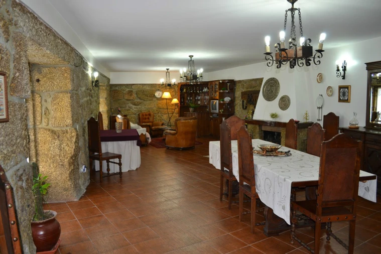 Quinta T6 para Venda em Fonte Arcada e Oliveira Foto 11