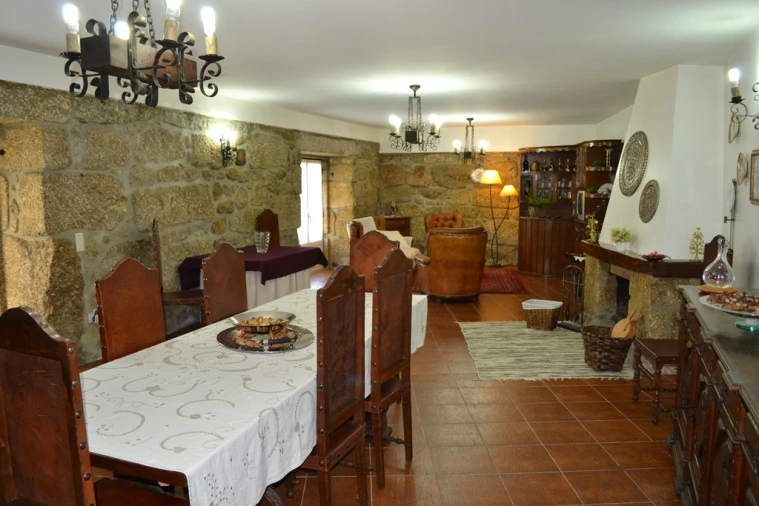 Quinta T6 para Venda em Fonte Arcada e Oliveira Foto 12