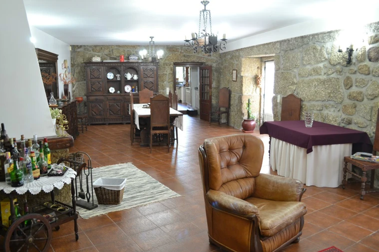 Quinta T6 para Venda em Fonte Arcada e Oliveira Foto 20