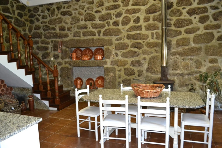 Quinta T6 para Venda em Fonte Arcada e Oliveira Foto 18