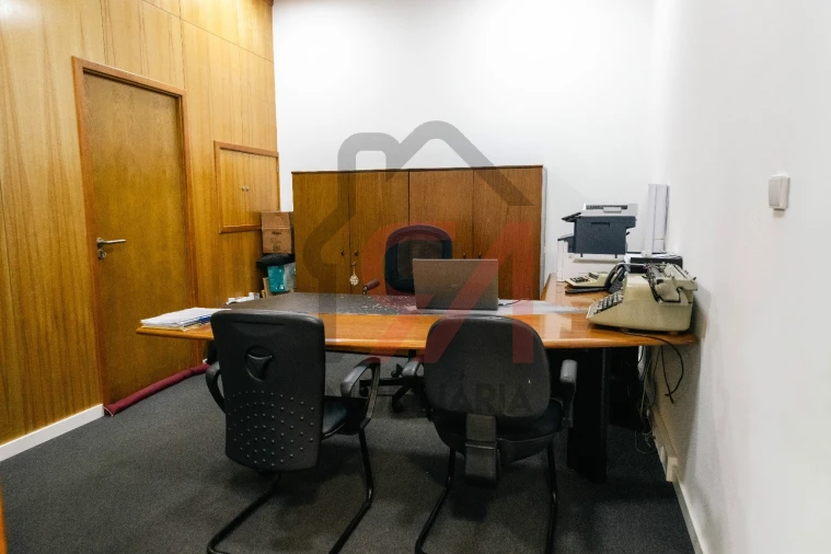 Armazém para Venda em Paços de Ferreira Foto 13