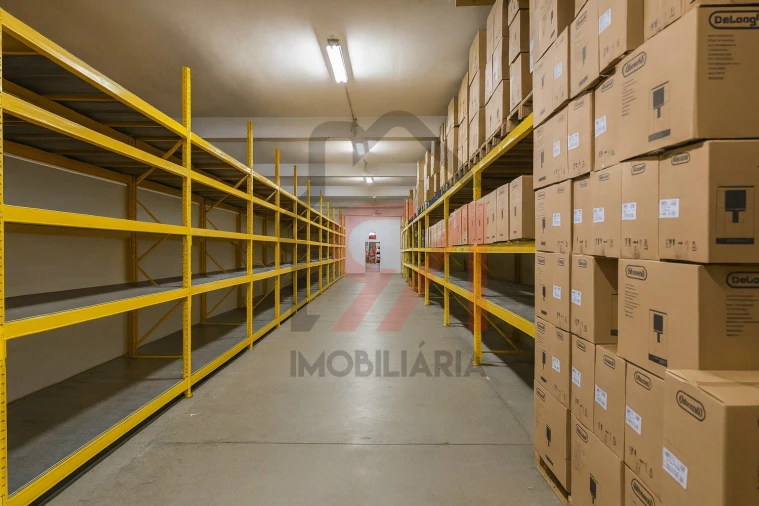 Armazém para Venda em Paços de Ferreira Foto 3