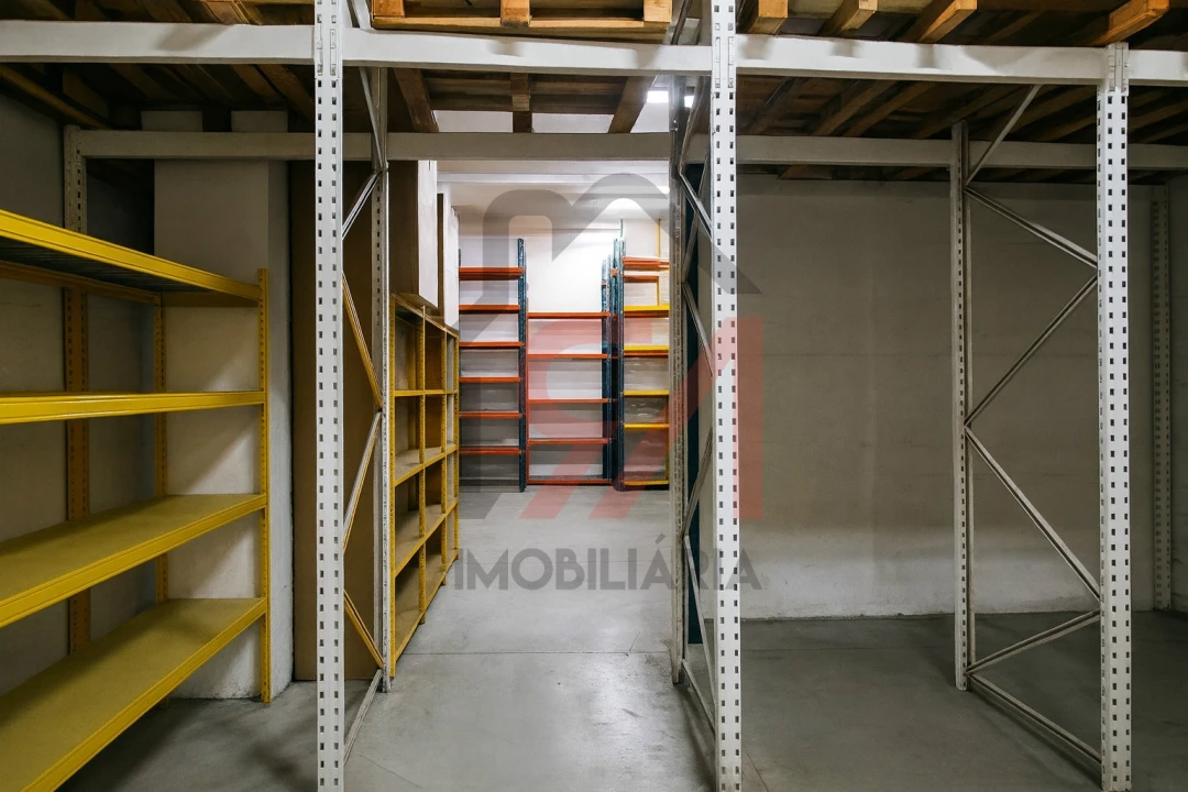 Armazém para Venda em Paços de Ferreira Foto 4