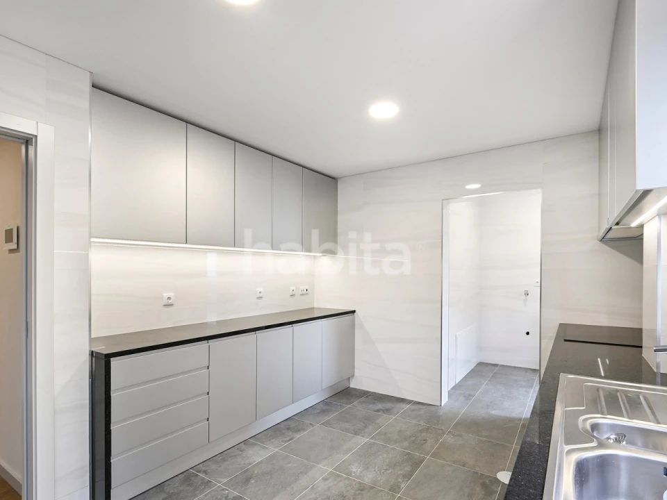 Apartamento T3 para Venda em Cedofeita, Santo Ildefonso, Sé, Miragaia, São Nicolau e Vitória Foto 4
