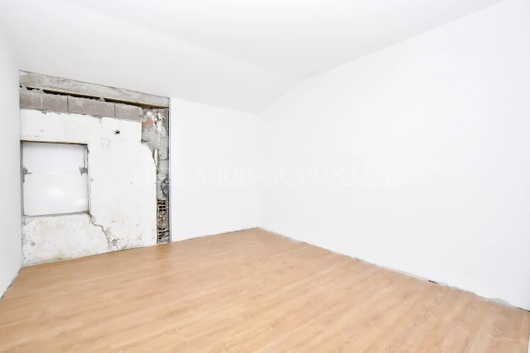 Moradia T3 para Venda em Argoncilhe Foto 15